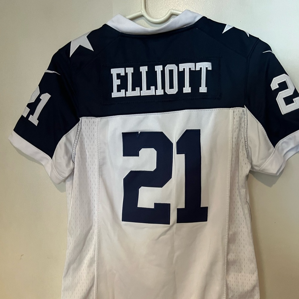 Ezikel Elliot boys size Med authentic jersey
